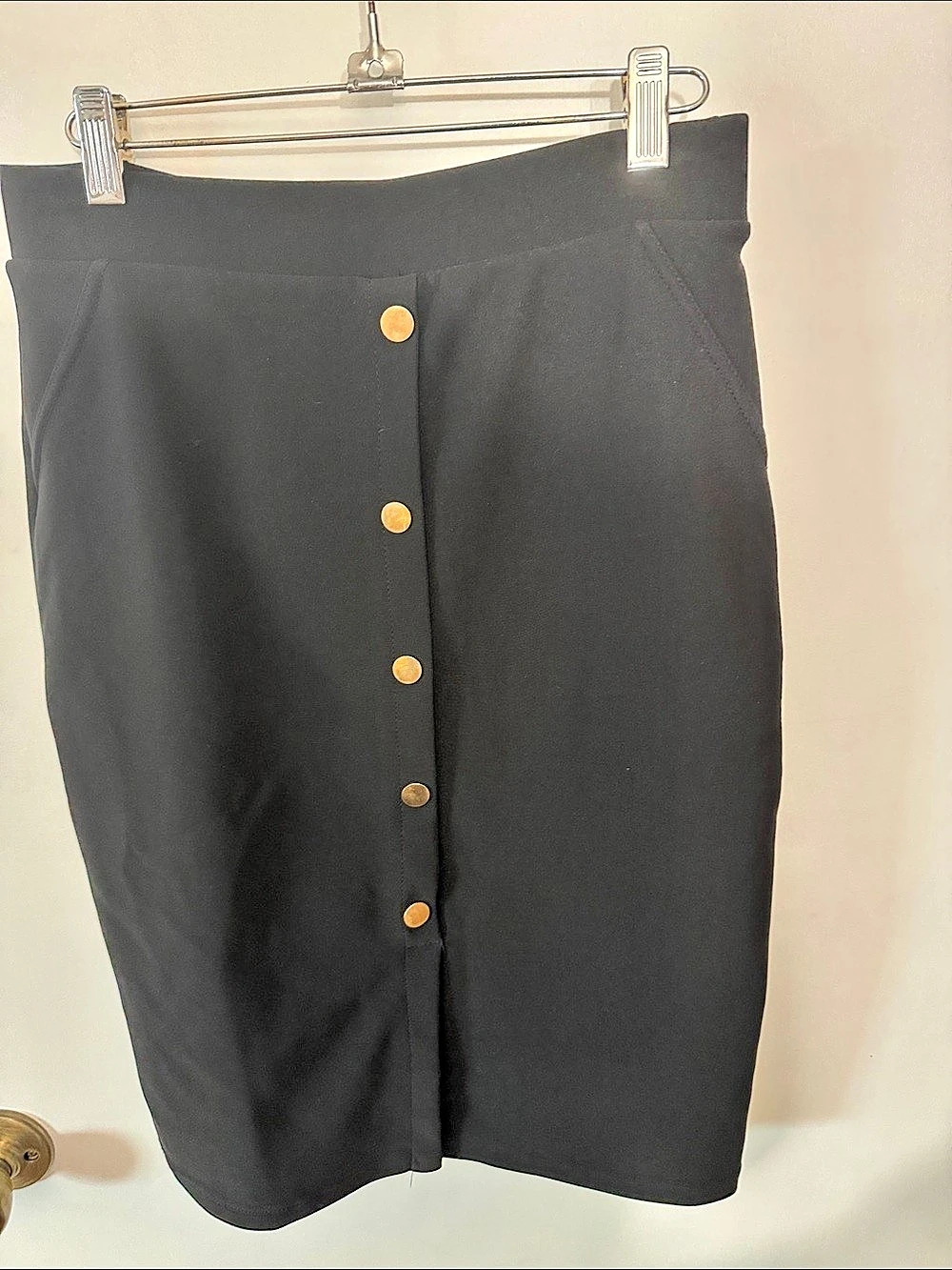 Maze Collection Button Front Midi Skirt in Black Size Medium Like New